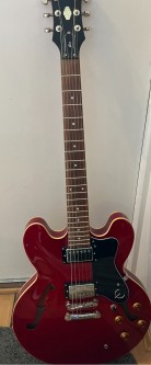 Epiphone ES335 Brukt DOT rød med meget solid flight 2019 modell China .Fremstår som ny.
