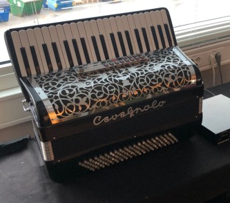 Cavagnolo Odyssee stemmeløst trekkspill Digitalt  pianosystem med original koffert 