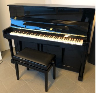 Ritmuller piano brukt sort blank  Modell UP 117 cm 2020 mod . Nydelig møbel. Fremstår som nytt. 